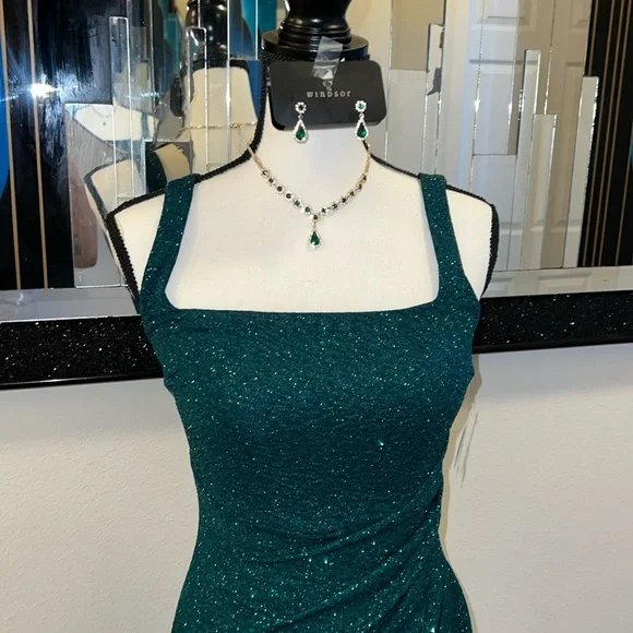 Windsor | Dresses | Hunter Green Sparkly Dress W Split Accessories Included | Poshmark Windsor | Dresses | Hunter Green Sparkly Dress W Split Accessories Included | Poshmark